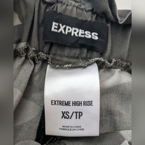 Express Extreme High Rise Cropped Camo Paper Bag Jogger Pants Women's Size XS - Picture 4 of 11